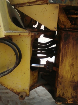 ขายรถตักล้อยาง KOMATSU WA300-1 ไม่มีเอกสาร ราคา 550000