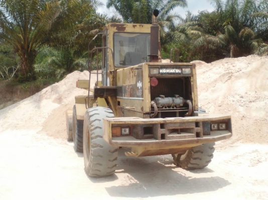 ขายรถตักล้อยาง KOMATSU WA300-1 ไม่มีเอกสาร ราคา 550000