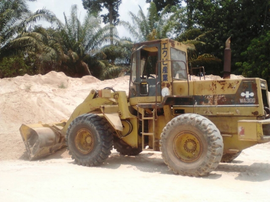 ขายรถตักล้อยาง KOMATSU WA300-1 ไม่มีเอกสาร ราคา 550000