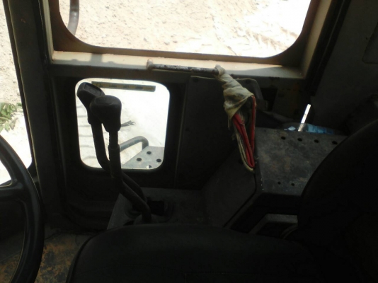 ขายรถตักล้อยาง KOMATSU WA300-1 ไม่มีเอกสาร ราคา 550000