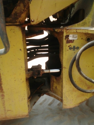 ขายรถตักล้อยาง KOMATSU WA300-1 ไม่มีเอกสาร ราคา 550000