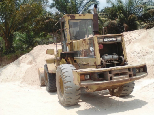 ขายรถตักล้อยาง KOMATSU WA300-1 ไม่มีเอกสาร ราคา 550000