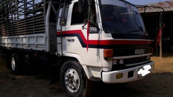 หกล้อ อีซูชุ ร็อคกี้ 165 แอร์ พ.เวอร์ ยาง900 ช่วงยาว5.50ม สภาพดีสวยเดิมๆพร้อมใช้ ทะเบียนพร้อมโอน