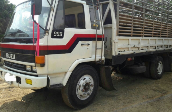 หกล้อ อีซูชุ ร็อคกี้ 165 แอร์ พ.เวอร์ ยาง900 ช่วงยาว5.50ม สภาพดีสวยเดิมๆพร้อมใช้ ทะเบียนพร้อมโอน