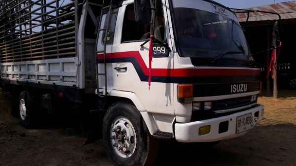 หกล้อ อีซูชุ ร็อคกี้ 165 แอร์ พ.เวอร์ ยาง900 ช่วงยาว5.50ม สภาพดีสวยเดิมๆพร้อมใช้ ทะเบียนพร้อมโอน