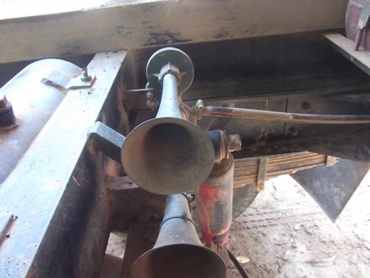 ฝากขายรถ6ล้อดั้มฮีโน่ KM777  117 แรง  สภาพพร้อมใช้  ขอบคุณครับ