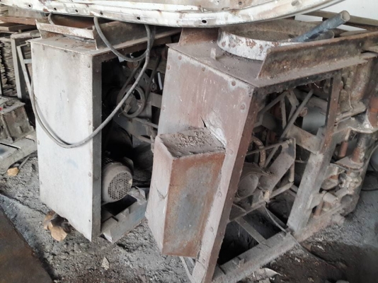 ขายเครื่องอัดอิฐบอก ให้ 2 เครื่อง /2พิม 1 โม่ อุปกรญ์ครบ พร้อมลองให้ดู อุกกรณ์ครบเลย ีแผ่นลองให้เป็น1000 แผ่น