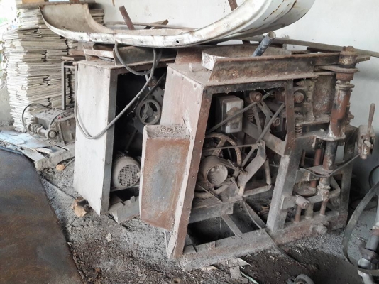 ขายเครื่องอัดอิฐบอก ให้ 2 เครื่อง /2พิม 1 โม่ อุปกรญ์ครบ พร้อมลองให้ดู อุกกรณ์ครบเลย ีแผ่นลองให้เป็น1000 แผ่น