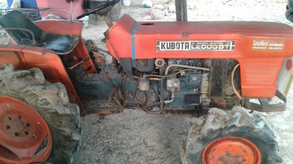 ขายรถไถคูโบต้า 20 แรง 2 เพลา พร้อมผาน 5  รถติดง่ายเกียร์ดี เครื่องดี พร้อมใช้งาน
