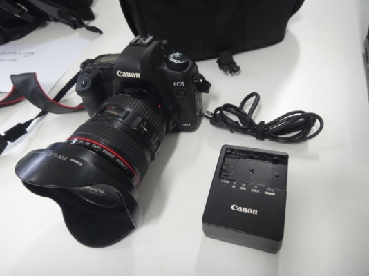 Canon  5D Mark ii พร้อมเลนส์ 24-105 mm.