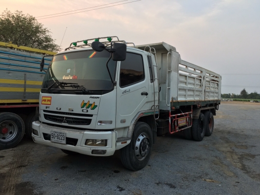 รถบรรทุกFuso 240 ปี2557 รถบรรทุกFuso 240 ปี2557
