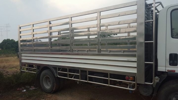 ขาย 6 ล้อ อีซูซุ NPR 150 แรง ปี 55 กระบะสแตนเลส  ยาว 5 ม. สภาพสวย พร้อมใช้  จัดแนนท์ได้ครับ สนใจติดต่อ 081-9420141  ,  081-5715326