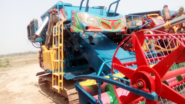 ขายรถเกี่ยวข้าวเกษตรรุ่นปลดหนี้เครื่อง195เทอร์โบว์ราคา750000บาทครับโทร0862465934 ขายรถเกี่ยวข้าวเกษตรรุ่นปลดหนี้เครื่อง195เทอร์โบว์ราคา750000บาทครับโทร0862465934