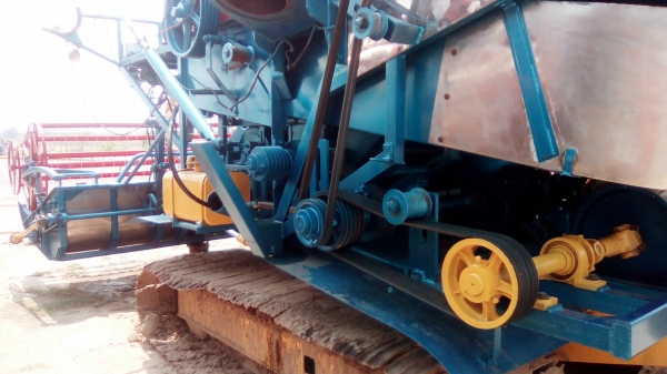 ขายรถเกี่ยวข้าวเกษตรรุ่นปลดหนี้เครื่อง195เทอร์โบว์ราคา750000บาทครับโทร0862465934 ขายรถเกี่ยวข้าวเกษตรรุ่นปลดหนี้เครื่อง195เทอร์โบว์ราคา750000บาทครับโทร0862465934