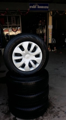 ขายยางป้ายแดง bridgestone duravis r611 215/65r16  ปี15สนใจติดต่อ ตาเล็ก ล้อและยางครับ 081-3747940