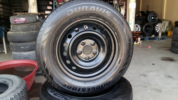 ขายยางป้ายแดง bridgestone duravis r611 215/65r16 ปี15สนใจติดต่อ ตาเล็ก ล้อและยางครับ 081-3747940 ขายยางป้ายแดง bridgestone duravis r611 215/65r16 ปี15สนใจติดต่อ ตาเล็ก ล้อและยางครับ 081-3747940