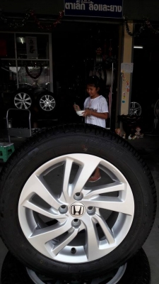 ขายล้อแม็กป้ายแดง honda jazz 15" ยางปี16 สนใจติดต่อ ตาเล็ก ล้อและยางครับ 081-3747940