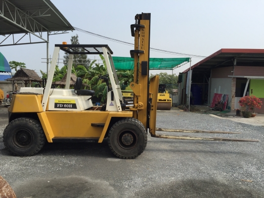 รถฟอร์คลิฟต์ KOMATSUรุ่นFD60H-3 ยกได้6ตันเสาสูง4เมตร เกียร์ออโต้ เครื่องอีซูซุ6สูบ6BB งายาว2.40เมตรสไลด์ได้ ยางหน้าตัน