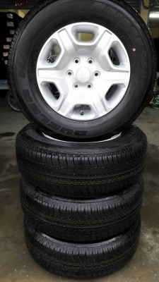 ขายล้อแม็กป้ายแดงถอดออกที่ศูนย์ ranger 17"ยางปี16 สนใจติดต่อ ตาเล็ก ล้อและยางครับ 081-3747940