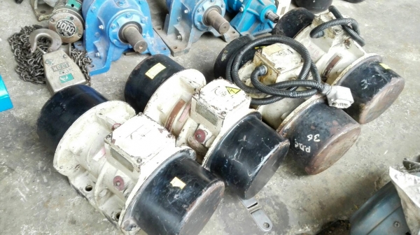 ** เหลือ 2 ตัวสุดท้าย!! ** มอเตอร์ สั่น-เขย่า VIBRA Made in Germany 1 HP 380V เบอร์พิเศษตัวใหญ่สั่นแรงถอดจากไลน์ผลิต