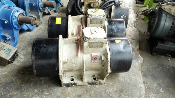 ** เหลือ 2 ตัวสุดท้าย!! ** มอเตอร์ สั่น-เขย่า VIBRA Made in Germany 1 HP 380V เบอร์พิเศษตัวใหญ่สั่นแรงถอดจากไลน์ผลิต