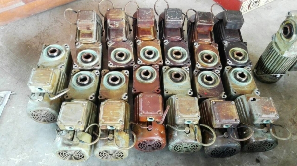 Sell> มอเตอร์เกียร์(ซูบากิ) TSUBAKI HYPOID JAPAN 0.5 HP 380V. มีเบรคในตัว ทด 1:50 ความเร็วรอบ 30 RPM.วิ่งเงียบทุกตัวพร้อมใช้