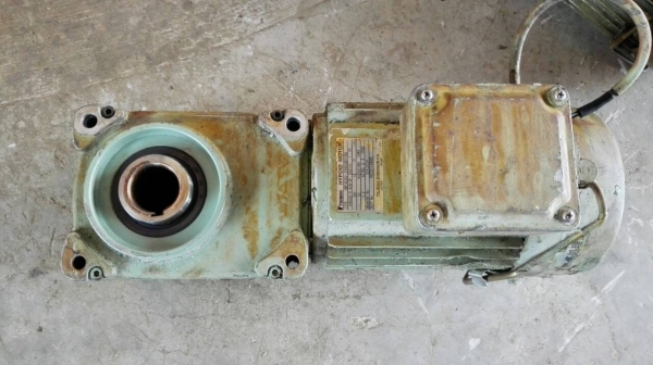Sell> มอเตอร์เกียร์(ซูบากิ) TSUBAKI HYPOID JAPAN 0.5 HP 380V. มีเบรคในตัว ทด 1:50 ความเร็วรอบ 30 RPM.วิ่งเงียบทุกตัวพร้อมใช้