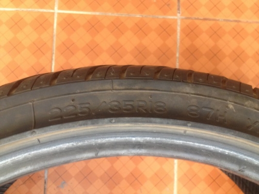 ยางขอบ18 นันกัง 225 35 18 ปี15 ทั้งหมด5เส้นสภาพดีดอกยังนิ่ม