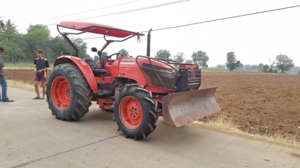 ขาย KUBOTA M6040 เครื่องเกียร์ดี เล่มทะเบียนพร้อมโอน