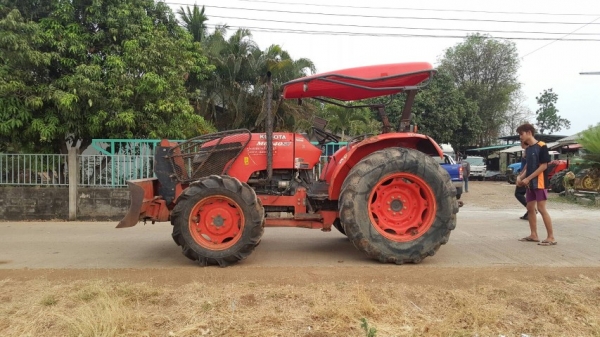 ขาย KUBOTA M6040 เครื่องเกียร์ดี เล่มทะเบียนพร้อมโอน