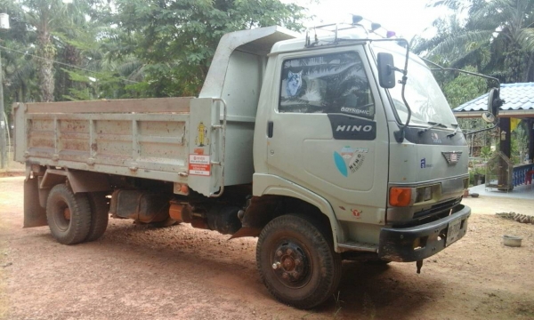 รถดั้มพ์ฝากขายคับ Hino FC 120 hp.เปลี่ยนเครื่องเป็นHO7Dคับ สภาพพร้อมใช้งานคับ ราคาต่อรองได้คับ