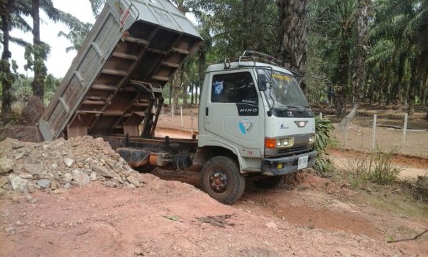 รถดั้มพ์ฝากขายคับ Hino FC 120 hp.เปลี่ยนเครื่องเป็นHO7Dคับ สภาพพร้อมใช้งานคับ ราคาต่อรองได้คับ รถดั้มพ์ฝากขายคับ Hino FC 120 hp.เปลี่ยนเครื่องเป็นHO7Dคับ สภาพพร้อมใช้งานคับ ราคาต่อรองได้คับ