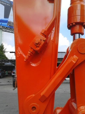 HITACHI รุ่น ZX 135 US มีลายกระแทก HITACHI รุ่น ZX 135 US มีลายกระแทก