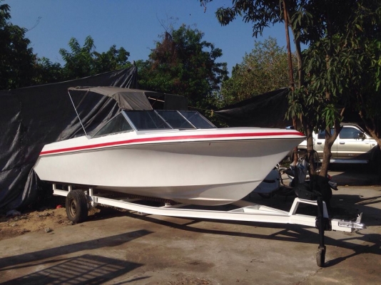 ขายเรือ22ฟุต เครื่อง200แรง ใช้งานน้อยพร้อมเทเลอร์ เป็นเรือตำรวจน้ำมาก่อนครับ ทำสีเรียบร้อยลงน้ำได้เลย ถังน้ำมันสแตนเลส ขาย 220000 บาทครับ