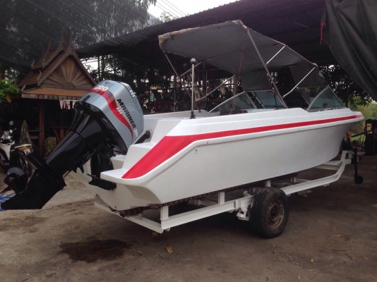 ขายเรือ22ฟุต เครื่อง200แรง ใช้งานน้อยพร้อมเทเลอร์ เป็นเรือตำรวจน้ำมาก่อนครับ ทำสีเรียบร้อยลงน้ำได้เลย ถังน้ำมันสแตนเลส ขาย 220000 บาทครับ