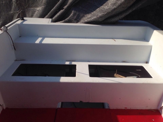 ขายเรือ22ฟุต เครื่อง200แรง ใช้งานน้อยพร้อมเทเลอร์ เป็นเรือตำรวจน้ำมาก่อนครับ ทำสีเรียบร้อยลงน้ำได้เลย ถังน้ำมันสแตนเลส ขาย 220000 บาทครับ