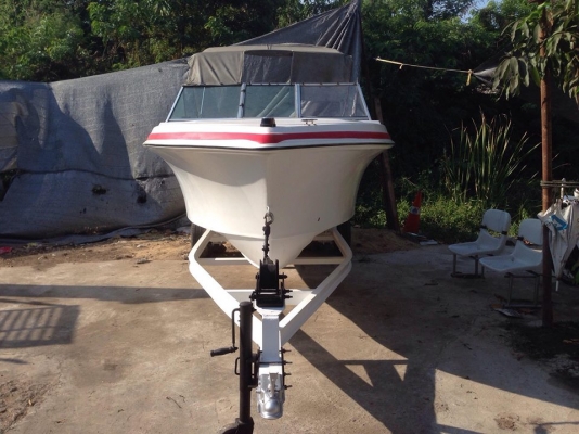 ขายเรือ22ฟุต เครื่อง200แรง ใช้งานน้อยพร้อมเทเลอร์ เป็นเรือตำรวจน้ำมาก่อนครับ ทำสีเรียบร้อยลงน้ำได้เลย ถังน้ำมันสแตนเลส ขาย 220000 บาทครับ
