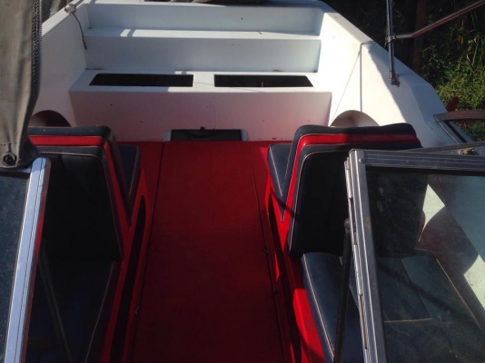 ขายเรือ22ฟุต เครื่อง200แรง ใช้งานน้อยพร้อมเทเลอร์ เป็นเรือตำรวจน้ำมาก่อนครับ ทำสีเรียบร้อยลงน้ำได้เลย ถังน้ำมันสแตนเลส ขาย 220000 บาทครับ