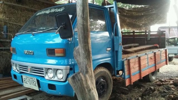 อีชูชุ   6 ล้อ สั้น 85 แรง รถตามภาพ  ทะเบียนเต็ม  รถพร้อมใช้งาน  ราคา  115,000 บาท