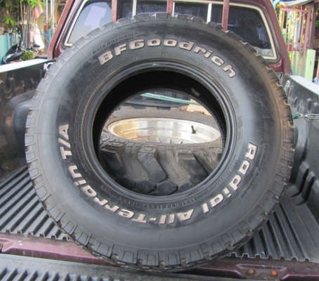 ขายยาง BF 31-10.5-15 ไม่มีปะ ดอกหนาๆราคา1,000 เดียว