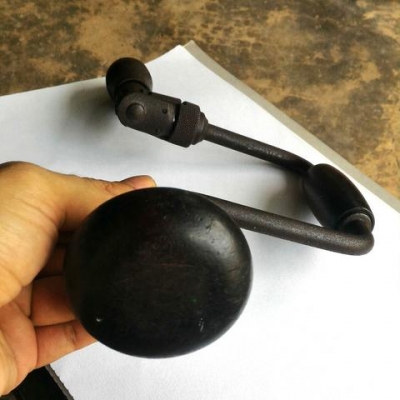 สว่านมือโบราณ อายุอานามไม่ต้องพูดถึงเยอะครับ เนื้อไม้เนื้อโลหะทนๆ แข็งๆ ใช้งานได้ดีมีหนึ่งเดียวจ้า