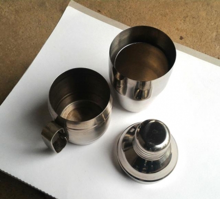 ขวดเชค..สำหรับเขย่าผสมเครื่องดื่ม มีหลายส่วนประกอบกัน ของนอกแท้สวยเก่าเก็บ ไม่เป็นสนิม