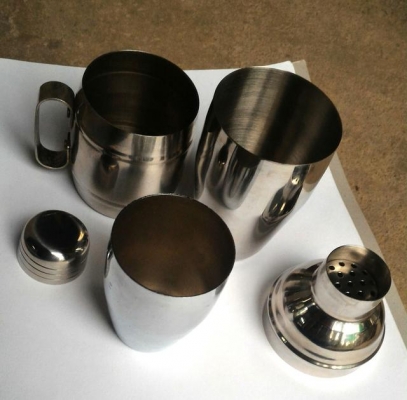 ขวดเชค..สำหรับเขย่าผสมเครื่องดื่ม มีหลายส่วนประกอบกัน ของนอกแท้สวยเก่าเก็บ ไม่เป็นสนิม