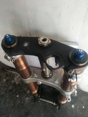 โช๊ค upside down K8 ครบชุด สภาพสวย