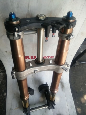 โช๊ค upside down K8 ครบชุด สภาพสวย