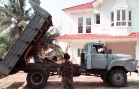 ISUZU TX 165 HP 6BD1 รถหัวยาวหกล้อดั๊มพ์ กระบะดั๊มพ์เหล็ก 6 ตันความยาว 3.80 เมตรรถพร้อมใช้งานบรรทุกหนักได้เลยไม่มีปัญหาครับ เครื่องแรงดีไม่มีเยิ้ม หัวเก๋งประตูเหล็กสภาพดีไม่ผุคอนโซลยังอยู่ครบ พวงมาลัยเพาเวอร์ ขับง่ายคล่องตัวดี ช่วงล่างเฟืองท้ายใหญ่ของมิตซ ISUZU TX 165 HP 6BD1 รถหัวยาวหกล้อดั๊มพ์ กระบะดั๊มพ์เหล็ก 6 ตันความยาว 3.80 เมตรรถพร้อมใช้งานบรรทุกหนักได้เลยไม่มีปัญหาครับ เครื่องแรงดีไม่มีเยิ้ม หัวเก๋งประตูเหล็กสภาพดีไม่ผุคอนโซลยังอยู่ครบ พวงมาลัยเพาเวอร์ ขับง่ายคล่องตัวดี ช่วงล่างเฟืองท้ายใหญ่ของมิตซ