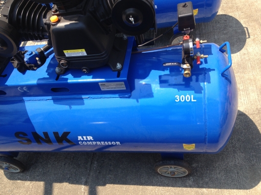 ปั้มลม SNK 200ลิตรนําเข้าไต้หวัน