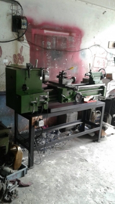 ขายกลึงตั้งโต๊ะ5ฟุต2เพลากลึงเกลียวได้เดินฟีดได้ไฟ2สายแถมจี๋สามจับใหม่ๆครับ