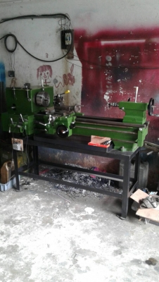 ขายกลึงตั้งโต๊ะ5ฟุต2เพลากลึงเกลียวได้เดินฟีดได้ไฟ2สายแถมจี๋สามจับใหม่ๆครับ