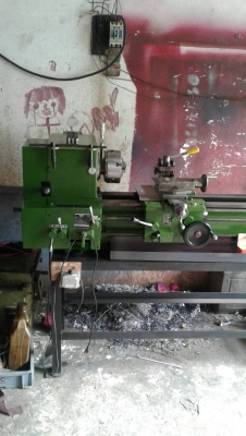 ขายกลึงตั้งโต๊ะ5ฟุต2เพลากลึงเกลียวได้เดินฟีดได้ไฟ2สายแถมจี๋สามจับใหม่ๆครับ
